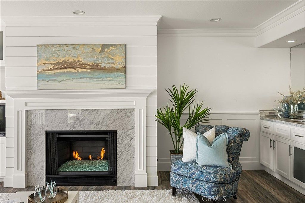 Breakfast bar adjacent to the kitchen.